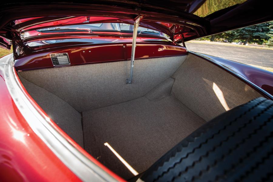 Багажник Tucker Sedan (1046) 1948 года  (фото 30 из 38)